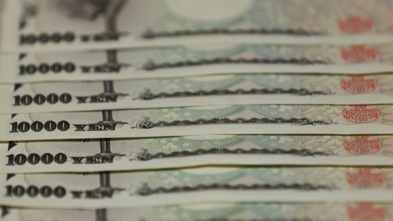 Iene atinge cotação mais baixa frente ao dólar desde 1998