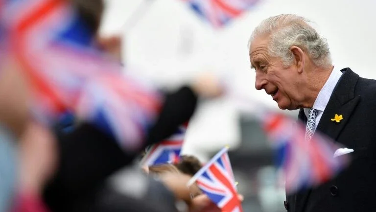 Charles III, de príncipe ativista a rei ancião