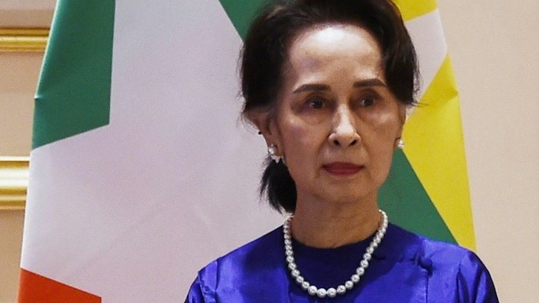 Ex-líder birmanesa Aung San Suu Kyi condenada a 3 anos de prisão por fraude eleitoral