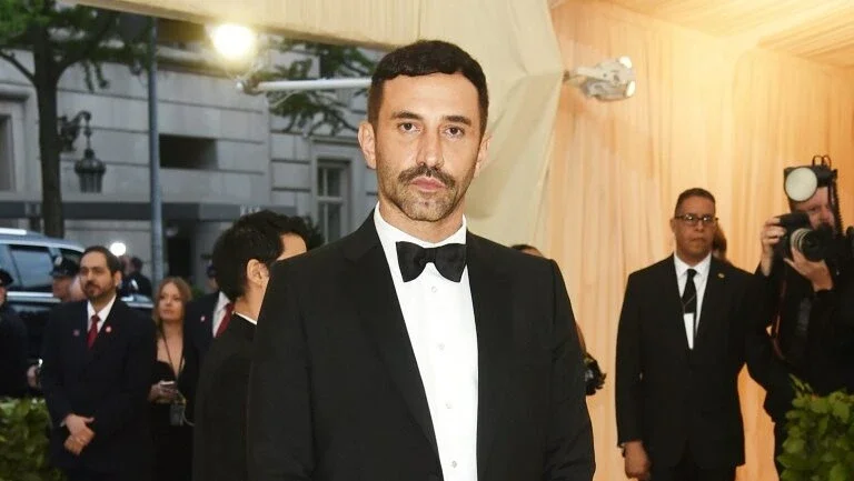 Demissão surpresa do diretor de criação da Burberry