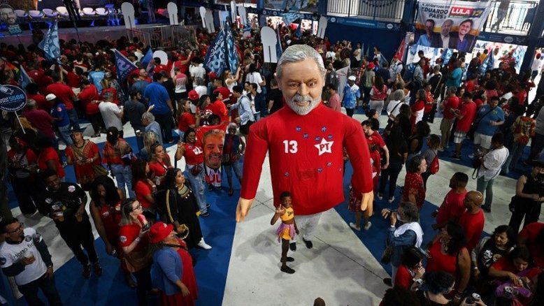 Samba carioca se agita por Lula antes das eleições