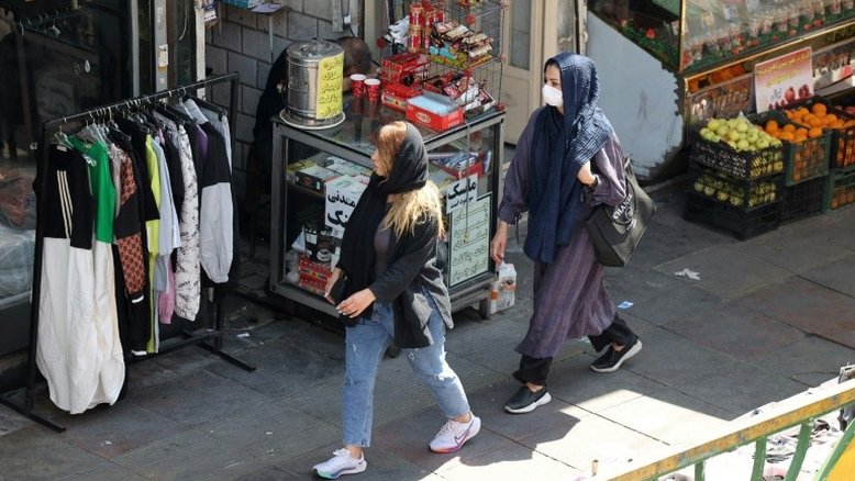 'O véu tem que ser uma opção!', dizem as mulheres em Teerã