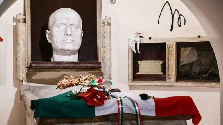 Cem anos depois, o culto a Mussolini se perpetua na Itália