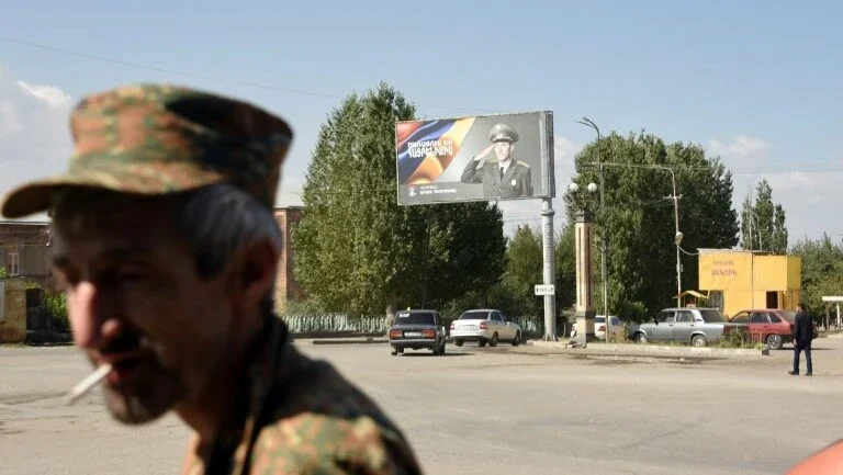 Armênia e Azerbaijão respeitam cessar-fogo após combates na fronteira
