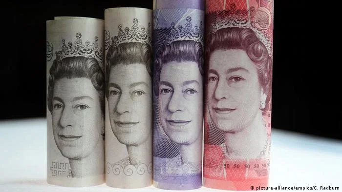 A lenta renovação das moedas e cédulas britânicas após a morte da rainha