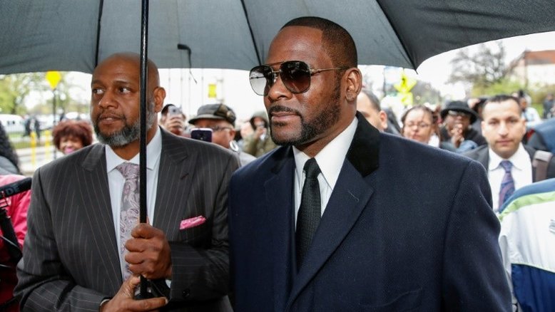 Cantor R. Kelly é declarado culpado de pornografía infantil
