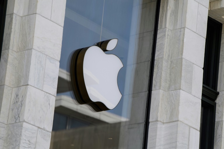 Apple é multada em R$ 12 mi e proibida de vender iPhones sem carregador no Brasil
