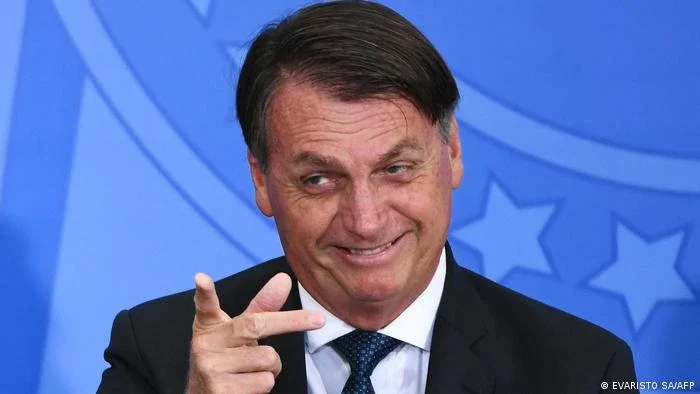 Justiça manda retirar do ar reportagens sobre imóveis dos Bolsonaro