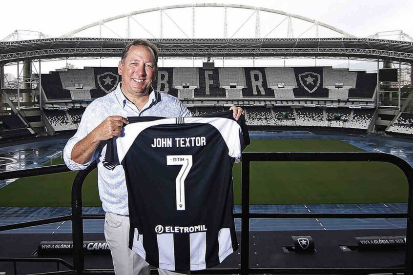 Entenda por que John Textor ainda não fechou com a fornecedora para o uniforme do Botafogo