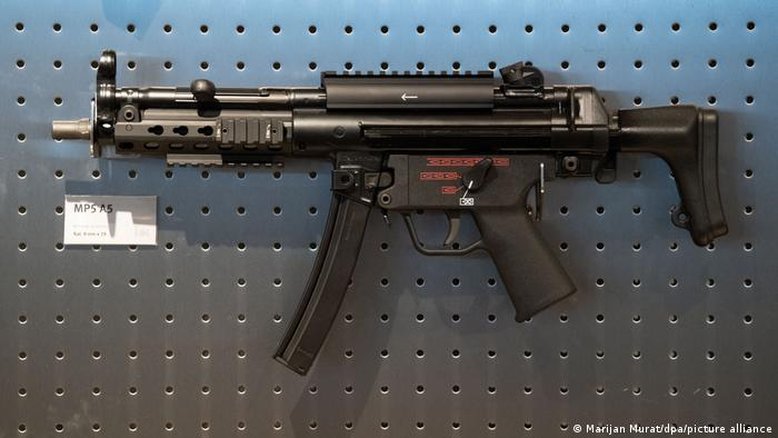 Sem fiscalização, arma de guerra está ao alcance de civis no Brasil
