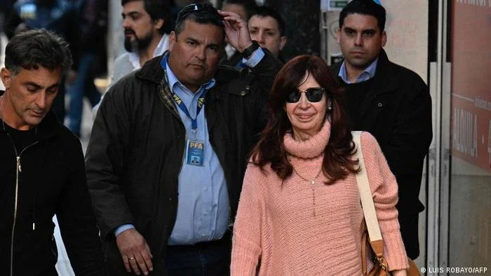 Brasileiro e namorada são acusados por ataque a Cristina Kirchner