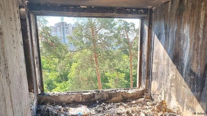 Avança a reconstrução de prédios destruídos em Kiev