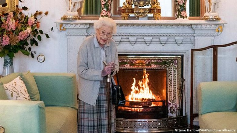 Rainha Elizabeth 2ª é colocada sob observação médica, e familiares são chamados
