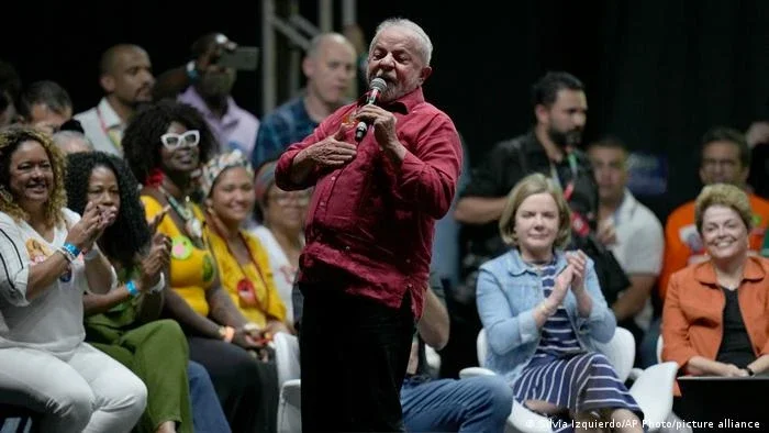 Ipec: Lula amplia vantagem sobre Bolsonaro