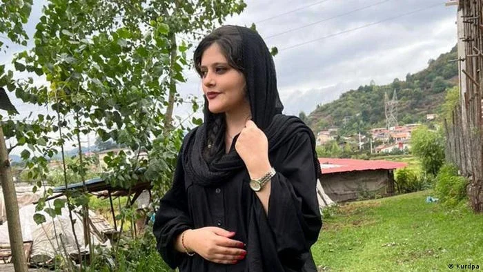 Morte de iraniana que não usava véu causa indignação