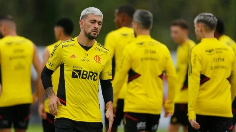 Com Arrascaeta, Flamengo se reapresenta de olho no Vélez