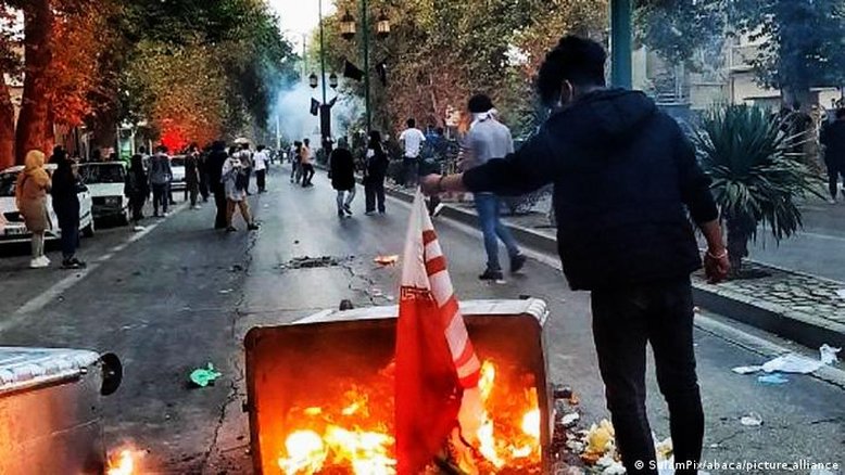 EUA impõem sanções contra a polícia da moral iraniana