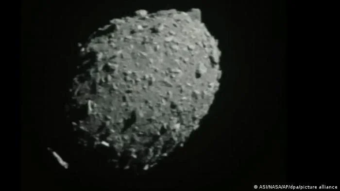 Sonda da Nasa colide com asteroide em teste bem-sucedido