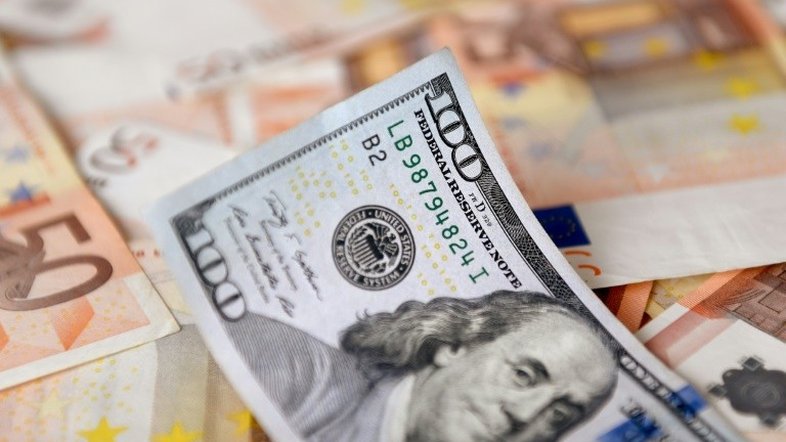 Governo japonês intervém no mercado de câmbio para apoiar o iene