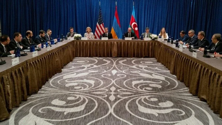 Blinken reúne Armênia e Azerbaijão e pede paz duradoura