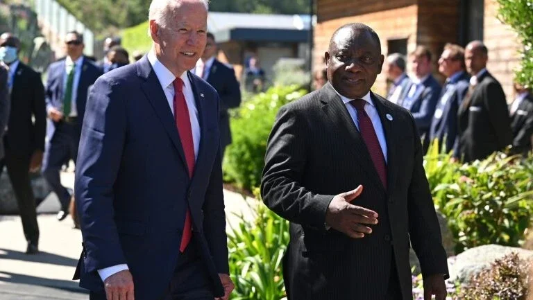 África do Sul e EUA prometem estreitar laços após diferenças sobre Ucrânia