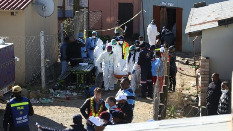Morte de 21 jovens em bar na África do Sul é atribuída a 'asfixia'