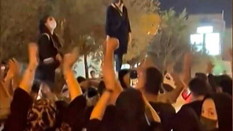 Governo iraniano mantém tom duro contra manifestantes e reconhece 60 mortos