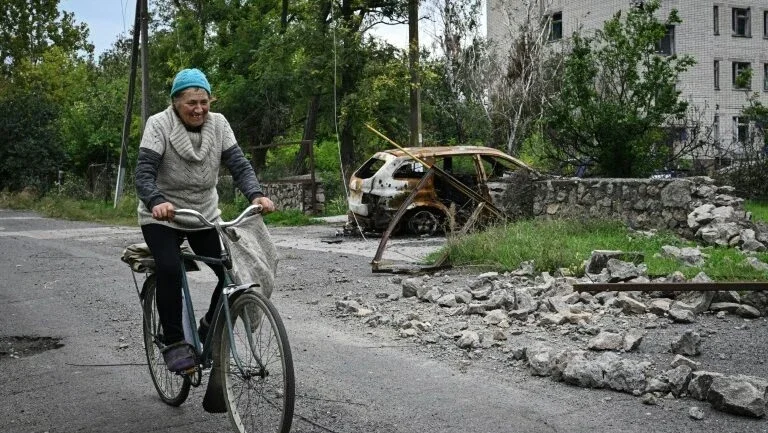 Relatos de terror e destruição no sul da Ucrânia após retirada dos russos