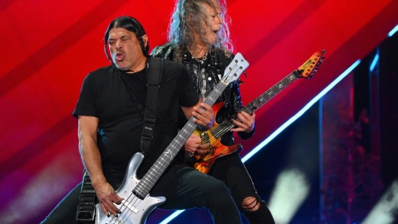 Metallica, Mariah Carey e Biden se unem contra pobreza e mudança climática