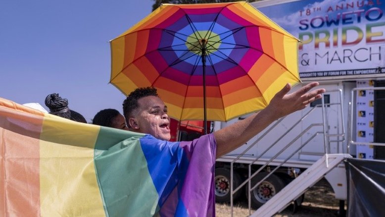 Casamento gay e barriga solidária: onde são legalizados?