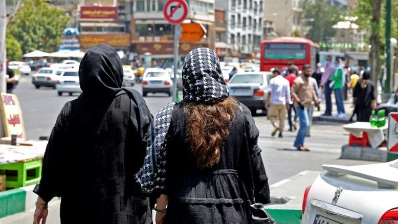 Policia iraniana dispersa manifestação com gás lacrimogêneo após morte de uma jovem