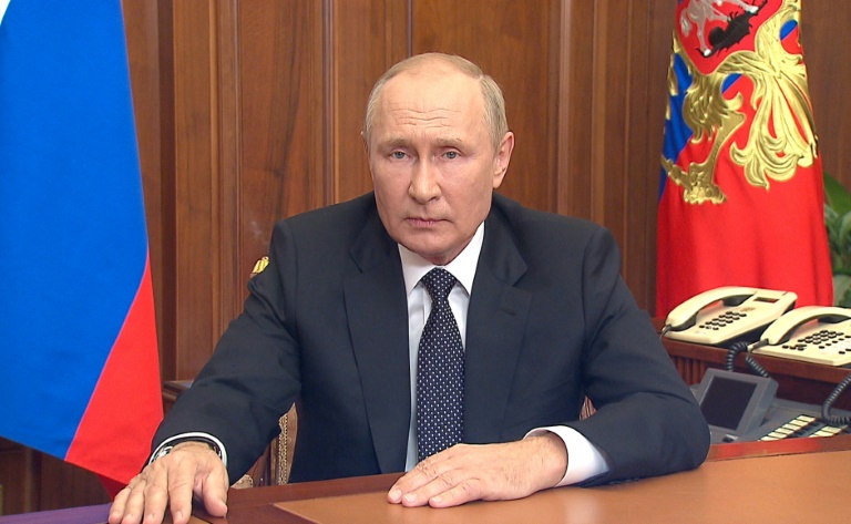 O presidente russo Vladimir Putin acusou o Ocidente de tentar "destruir" seu país