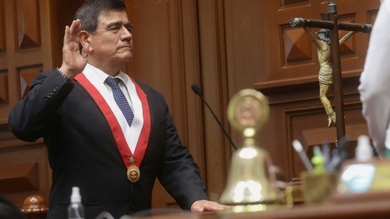 Opositor de Castillo é eleito como chefe do Congresso no Peru
