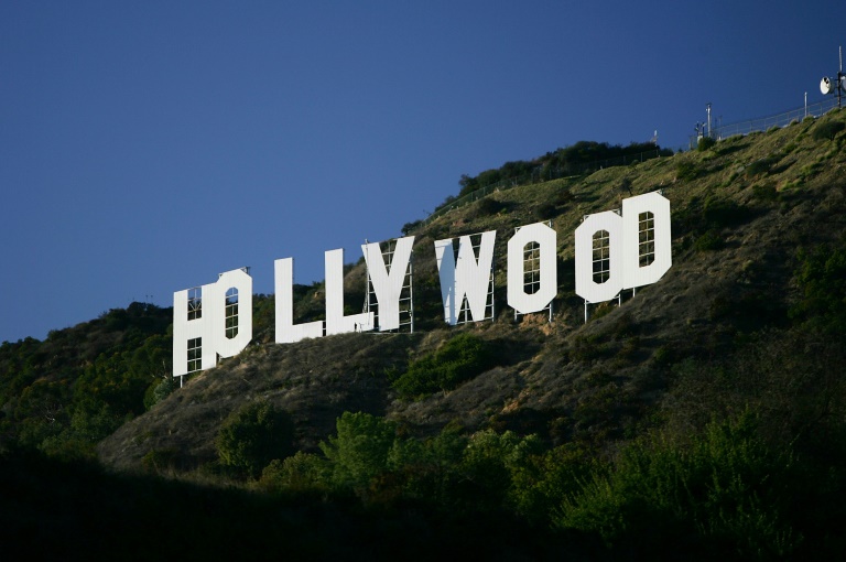 Letreiro icônico de Hollywood chega ao centenário renovado - Folha PE