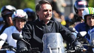 Bolsonaro anda de moto na praia de Copacabana, Rio de Janeiro, durante comemorações do 7 de Setembro