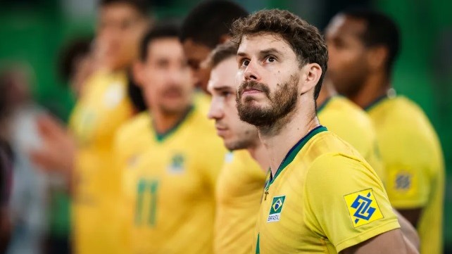 Capitão da seleção, Bruninho revela lesão na mão em meio a provável último Mundial