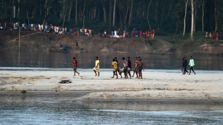 Sobe para 68 número de mortos em naufrágio em Bangladesh