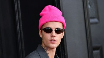 O cantor canadense Justin Bieber chega aos prêmios Grammy, 3 de abril de 2022 - AFP