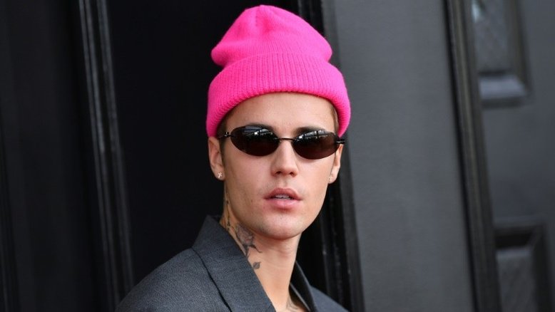 O cantor canadense Justin Bieber chega aos prêmios Grammy, 3 de abril de 2022 - AFP