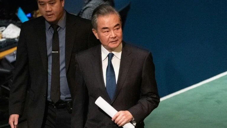 China pede que Rússia e Ucrânia não permitam 