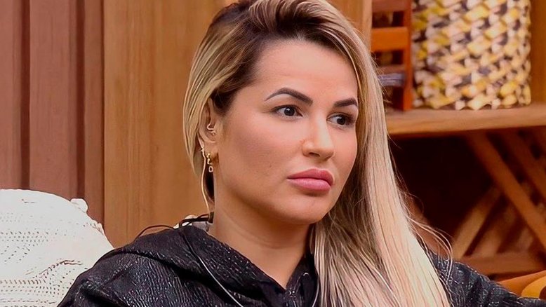 A fazenda 14: Vídeo mostra Deolane querendo desistir do programa.