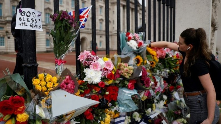 Família real britânica observará várias semanas de luto por Elizabeth II