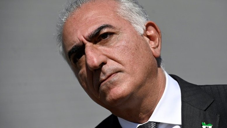 Filho do último xá do Irã elogia 'revolução das mulheres, para as mulheres'