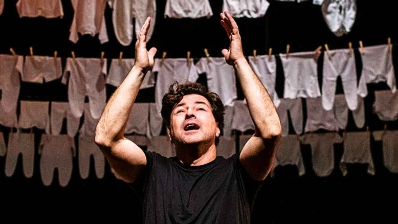 ‘Mulheres até voltaram a transar com o marido’, orgulha-se Emilio Orciollo sobre espetáculo