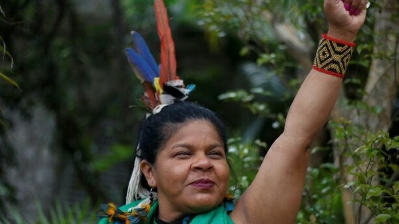 Sonia Guajajara assume Ministério dos Povos Indígenas e diz: ‘Sem anistia’