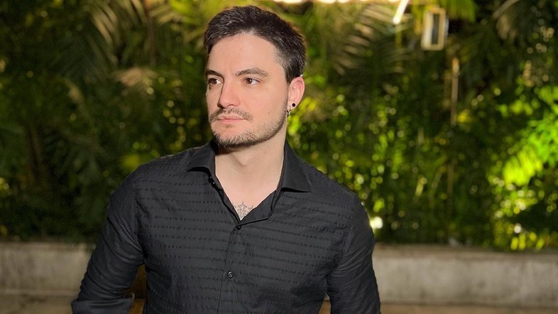Felipe Neto falou sobre ataques direcionados à sua irmã mais nova