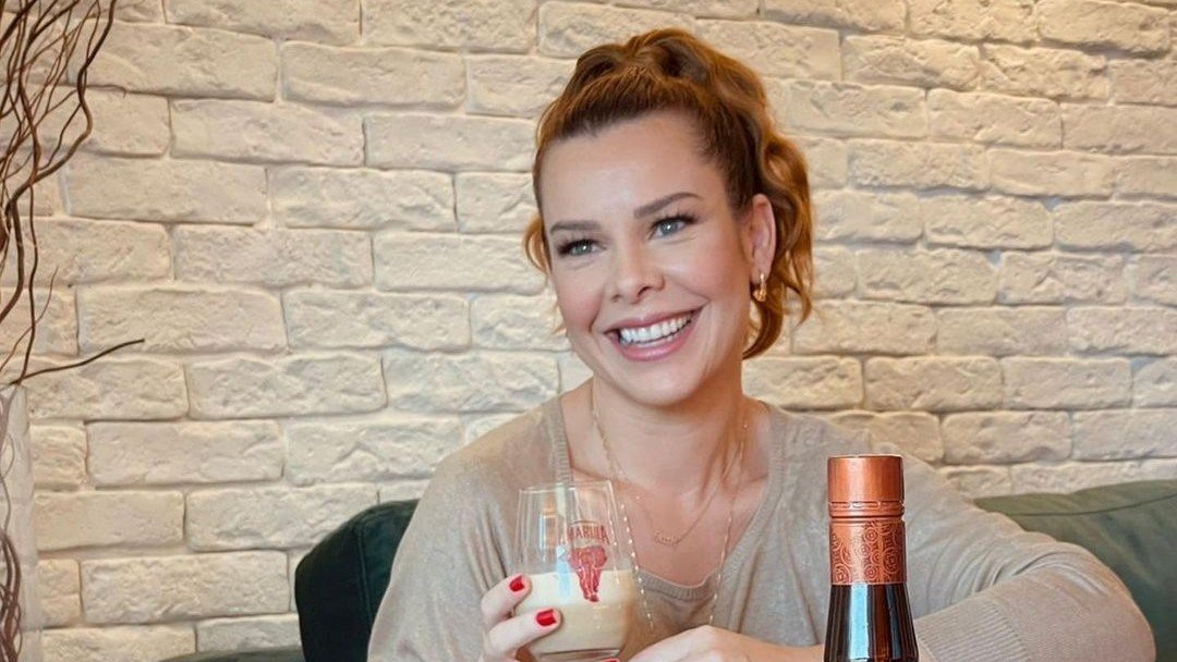 Relembre as celebridades que saíram do armário e assumiram sua sexualidade em 2022 28 Relembre as celebridades que saíram do armário e assumiram sua sexualidade em 2022
