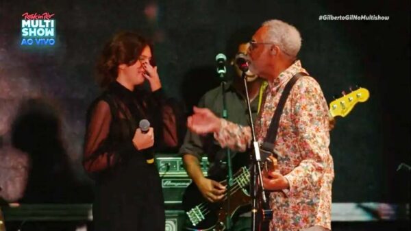 Flor Gil com o avô Gilberto Gil no palco do Rock In Rio