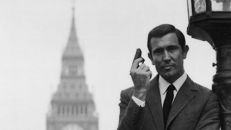 Ator de James Bond é acusado de homofobia e machismo e se desculpa