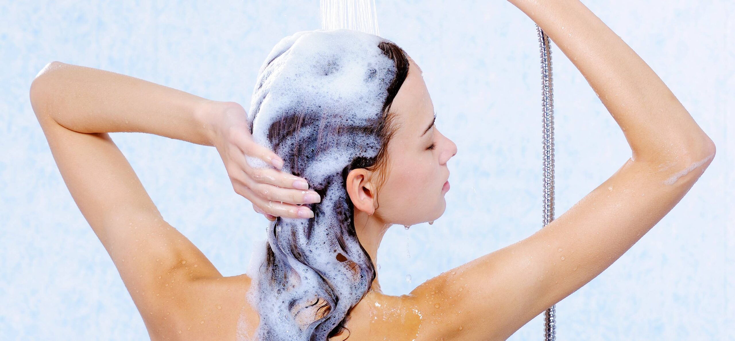 Lavar os cabelos todos os dias faz mal? Saiba qual é a frequência ideal -  ISTOÉ Independente